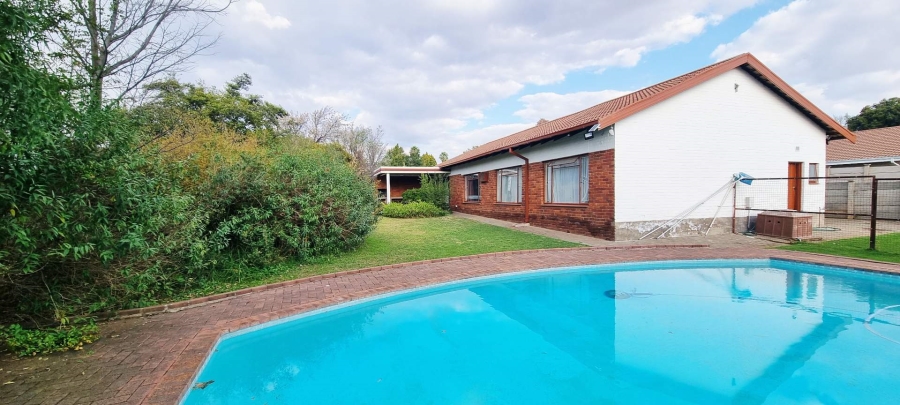 3 Bedroom Property for Sale in Langenhovenpark Free State